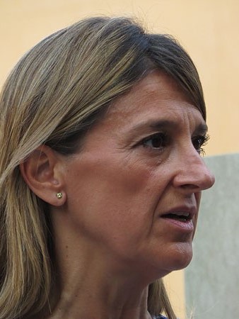 La regidora Glòria Plana Yanes, durant l'homenatge