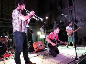 Diada Nacional 2016. Concert del grup Falciots Ninja a la plaça del Vi