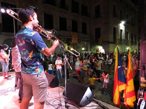 Diada Nacional 2016. Concert del grup Falciots Ninja a la plaça del Vi