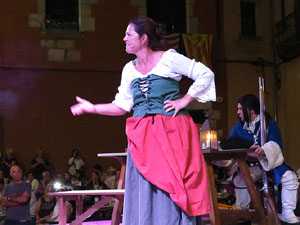 Diada Nacional 2016. X Marxa de Torxes de Girona. Recreació històrica amb el Regiment de Sant Narcís i l'actriu Cristina Cervià