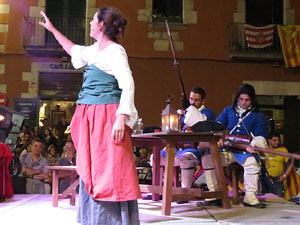 Diada Nacional 2016. X Marxa de Torxes de Girona. Recreació històrica amb el Regiment de Sant Narcís i l'actriu Cristina Cervià