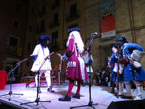Diada Nacional 2016. X Marxa de Torxes de Girona. Recreació històrica amb el Regiment de Sant Narcís i l'actriu Cristina Cervià