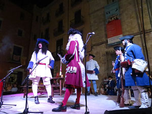 Diada Nacional 2016. X Marxa de Torxes de Girona. Recreació històrica amb el Regiment de Sant Narcís i l'actriu Cristina Cervià