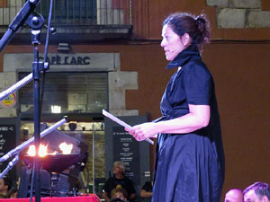 Diada Nacional 2016. X Marxa de Torxes de Girona. Recreació històrica amb el Regiment de Sant Narcís i l'actriu Cristina Cervià