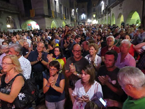 Diada Nacional 2016. X Marxa de Torxes de Girona. Crema del Decret de Nova Planta i cant de Els Segadors
