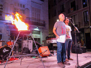 Diada Nacional 2016. X Marxa de Torxes de Girona. Crema del Decret de Nova Planta i cant de Els Segadors