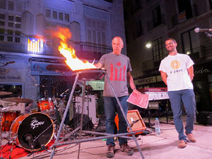 Diada Nacional 2016. X Marxa de Torxes de Girona. Crema del Decret de Nova Planta i cant de Els Segadors