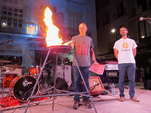 Diada Nacional 2016. X Marxa de Torxes de Girona. Crema del Decret de Nova Planta i cant de Els Segadors