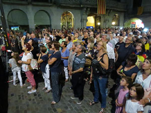 Diada Nacional 2016. X Marxa de Torxes de Girona. Crema del Decret de Nova Planta i cant de Els Segadors