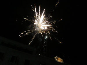 Diada Nacional 2016. X Marxa de Torxes de Girona. Crema del Decret de Nova Planta i cant de Els Segadors