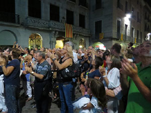 Diada Nacional 2016. X Marxa de Torxes de Girona. Crema del Decret de Nova Planta i cant de Els Segadors
