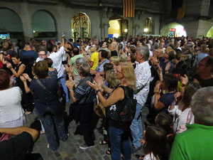 Diada Nacional 2016. X Marxa de Torxes de Girona. Crema del Decret de Nova Planta i cant de Els Segadors