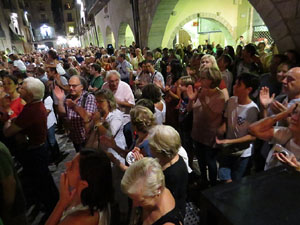 Diada Nacional 2016. X Marxa de Torxes de Girona. Crema del Decret de Nova Planta i cant de Els Segadors