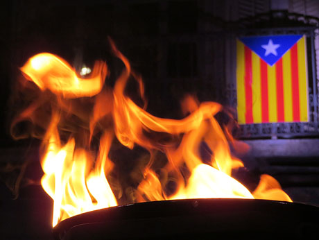 Diada Nacional 2016. X Marxa de Torxes. Crema del Decret de Nova Planta i cant de Els Segadors