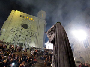 Fires 2016. La Beatufarra, descens del Beatusaure per les escales de la Catedral de Girona