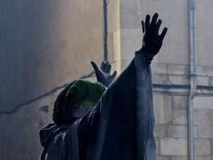 Fires 2016. La Beatufarra, descens del Beatusaure per les escales de la Catedral de Girona