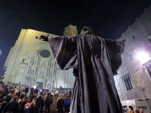 Fires 2016. La Beatufarra, descens del Beatusaure per les escales de la Catedral de Girona