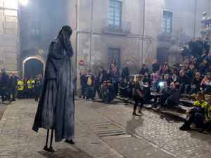 Fires 2016. La Beatufarra, descens del Beatusaure per les escales de la Catedral de Girona