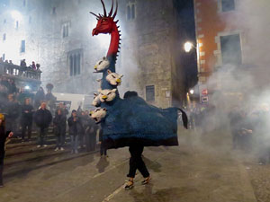 Fires 2016. La Beatufarra, descens del Beatusaure per les escales de la Catedral de Girona