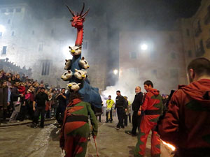 Fires 2016. La Beatufarra, descens del Beatusaure per les escales de la Catedral de Girona