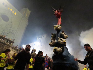Fires 2016. La Beatufarra, descens del Beatusaure per les escales de la Catedral de Girona