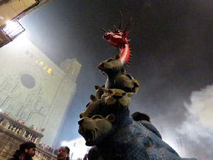 Fires 2016. La Beatufarra, descens del Beatusaure per les escales de la Catedral de Girona