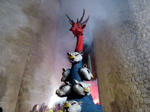 Fires 2016. La Beatufarra, descens del Beatusaure per les escales de la Catedral de Girona