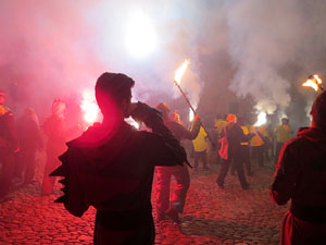 Fires 2016. La Beatufarra, descens del Beatusaure per les escales de la Catedral de Girona