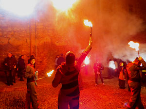 Fires 2016. La Beatufarra, descens del Beatusaure per les escales de la Catedral de Girona