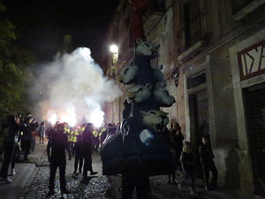 Fires 2016. La Beatufarra, descens del Beatusaure per les escales de la Catedral de Girona