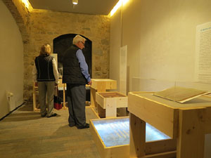 Exposició Aigües rituals. Una història dels banys jueus de Girona, al Museu d'Història dels Jueus de Girona