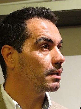 Joel Colomer, comissari de l'exposició, durant la inauguració