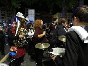 Fires 2016. Girona Gran Parade, trobada de marxing bands, amb la Girona Marxing Band, Bisband d'Empord&agrave;, Balkan Paradise Orchestra i Bufant Fort