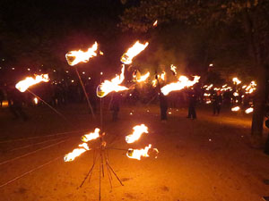 Fires 2016. Espectacle de foc i música Lluminàries de Fires, a càrrec de Taller de Magnèsia i Els Berros de la Cort