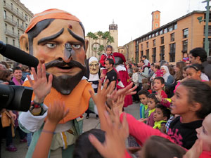 Fires 2016. El pregó. Cercavila amb gegants, capgrossos i mules