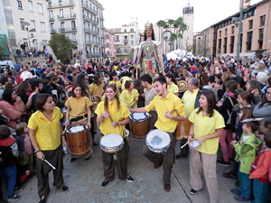 Fires 2016. El pregó. Cercavila amb gegants, capgrossos i mules