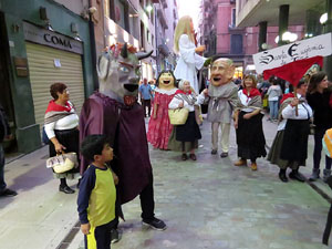 Fires 2016. El preg&oacute. Cercavila amb gegants, capgrossos i mules