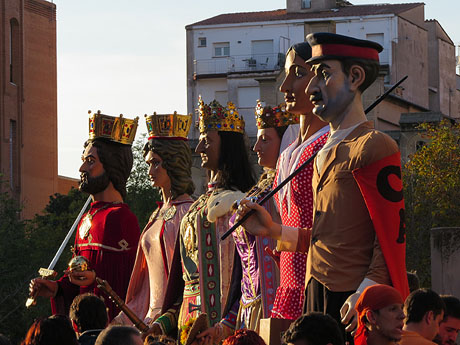 Fires 2016. El pregó. Concentració a la plaça de la Constitució