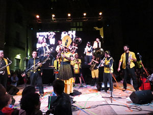 Fires 2016. El preg&oacute. Concert amb Always Drinking Marxing Band