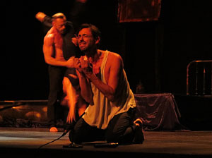 FITAG 2016. Espectacle inaugural. Revolution, de la Cia. I per qu&egrave; no?, de Llan&ccedil;&agrave;