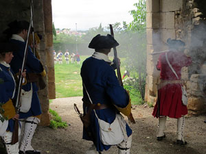 Girona resisteix! Jornades de recreaci&oacute; hist&ograve;rica de la Guerra de Successi&oacute;. Castell de Montju&iuml;c. Assalt de les portes del castell