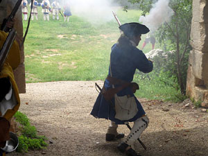 Girona resisteix! Jornades de recreaci&oacute; hist&ograve;rica de la Guerra de Successi&oacute;. Castell de Montju&iuml;c. Assalt de les portes del castell