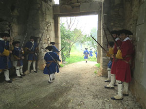 Girona resisteix! Jornades de recreaci&oacute; hist&ograve;rica de la Guerra de Successi&oacute;. Castell de Montju&iuml;c. Assalt de les portes del castell