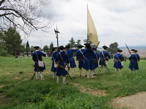 Girona resisteix! Jornades de recreaci&oacute; hist&ograve;rica de la Guerra de Successi&oacute;. Castell de Montju&iuml;c. Assalt de les portes del castell