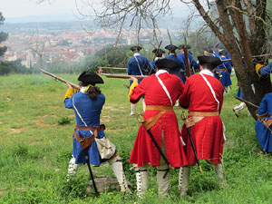 Girona resisteix! Jornades de recreaci&oacute; hist&ograve;rica de la Guerra de Successi&oacute;. Castell de Montju&iuml;c. Assalt de les portes del castell