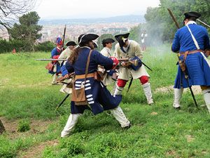 Girona resisteix! Jornades de recreaci&oacute; hist&ograve;rica de la Guerra de Successi&oacute;. Castell de Montju&iuml;c. Assalt de les portes del castell