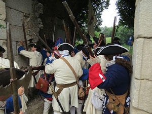 Girona resisteix! Jornades de recreaci&oacute; hist&ograve;rica de la Guerra de Successi&oacute;. Castell de Montju&iuml;c. Assalt de les portes del castell