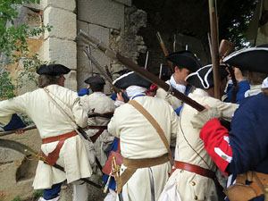 Girona resisteix! Jornades de recreaci&oacute; hist&ograve;rica de la Guerra de Successi&oacute;. Castell de Montju&iuml;c. Assalt de les portes del castell