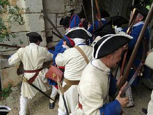 Girona resisteix! Jornades de recreaci&oacute; hist&ograve;rica de la Guerra de Successi&oacute;. Castell de Montju&iuml;c. Assalt de les portes del castell