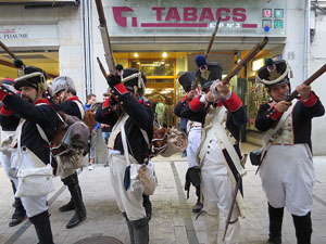 IX Festa Reviu els Setges Napole&ograve;nics de Girona. Desfilada pels carrers del Barri Vell